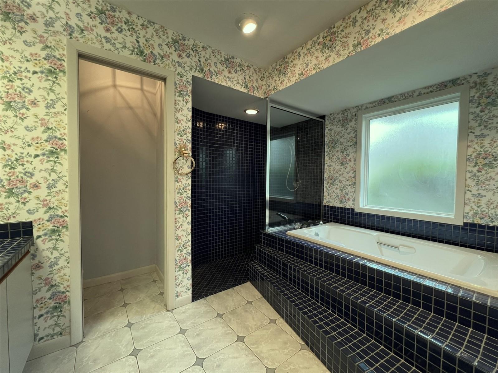 THERESA ARBOR - Residential