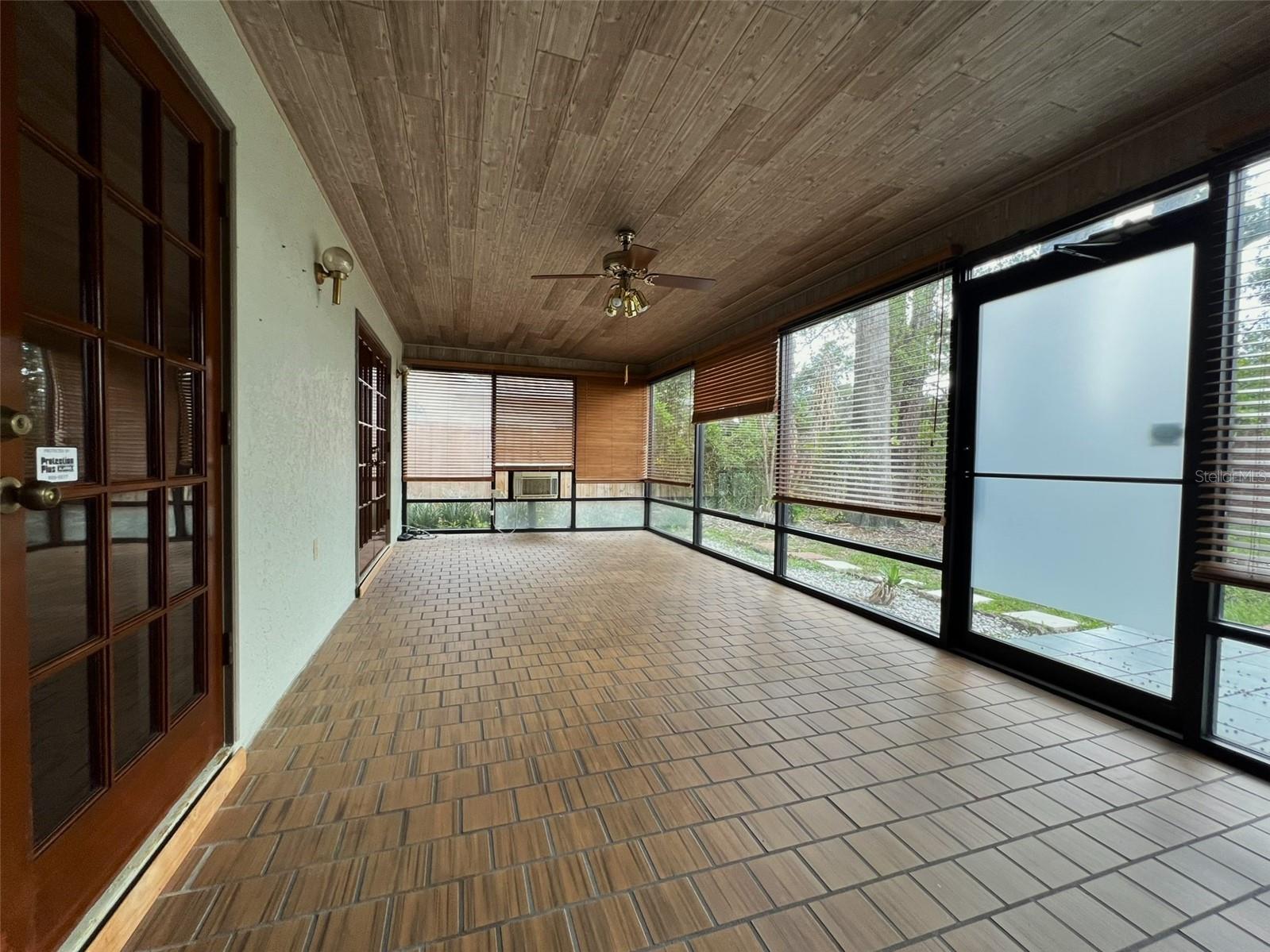 THERESA ARBOR - Residential