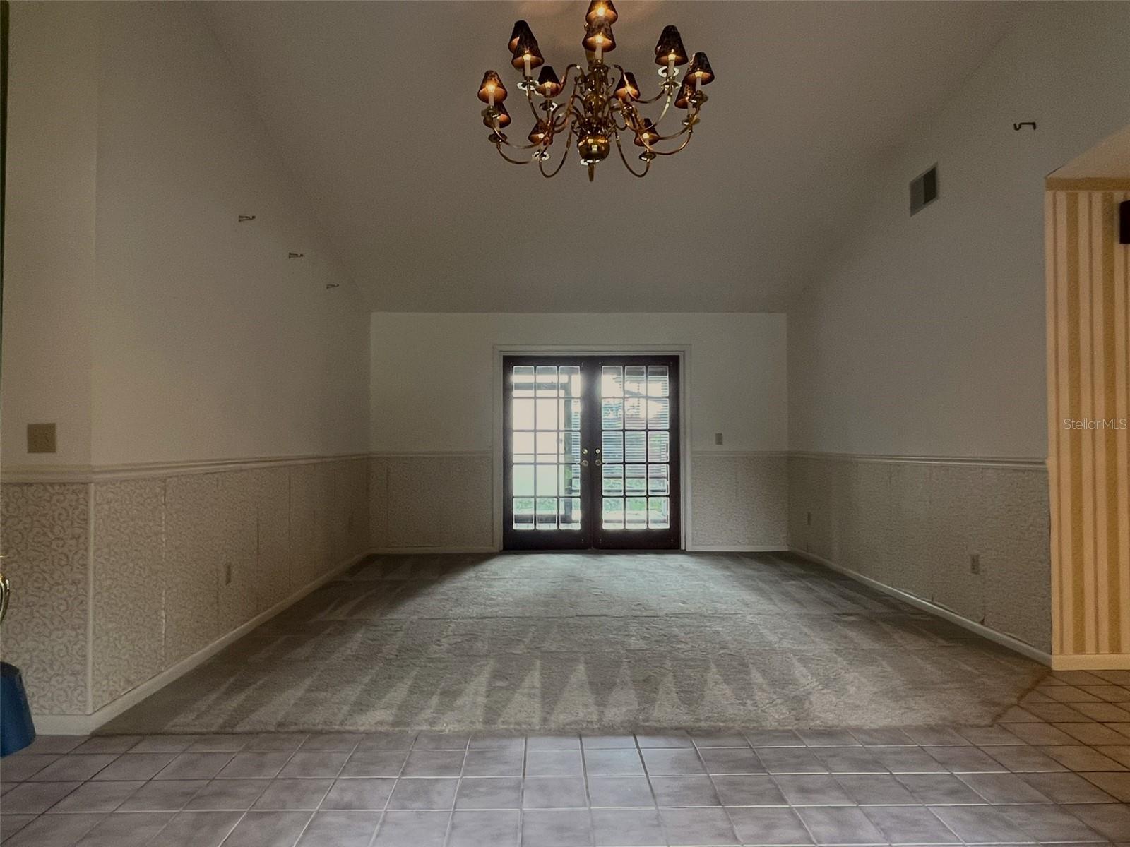 THERESA ARBOR - Residential
