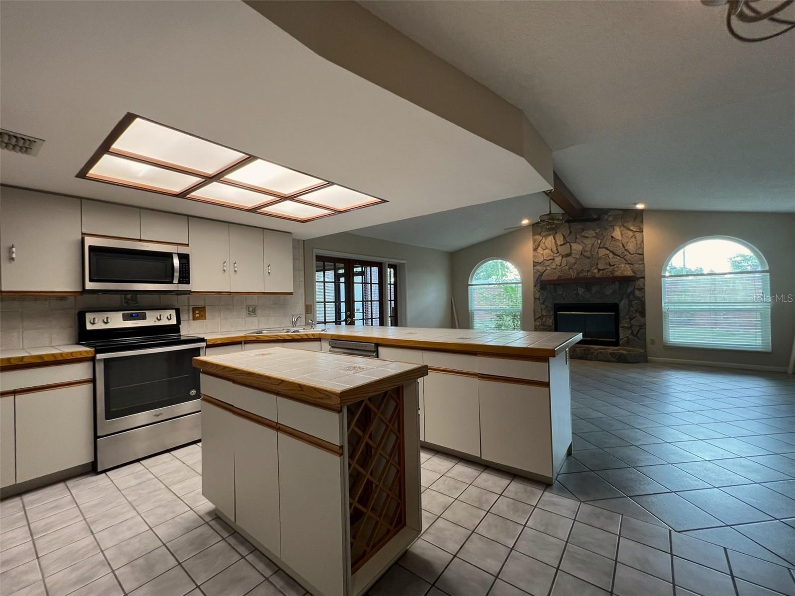 THERESA ARBOR - Residential