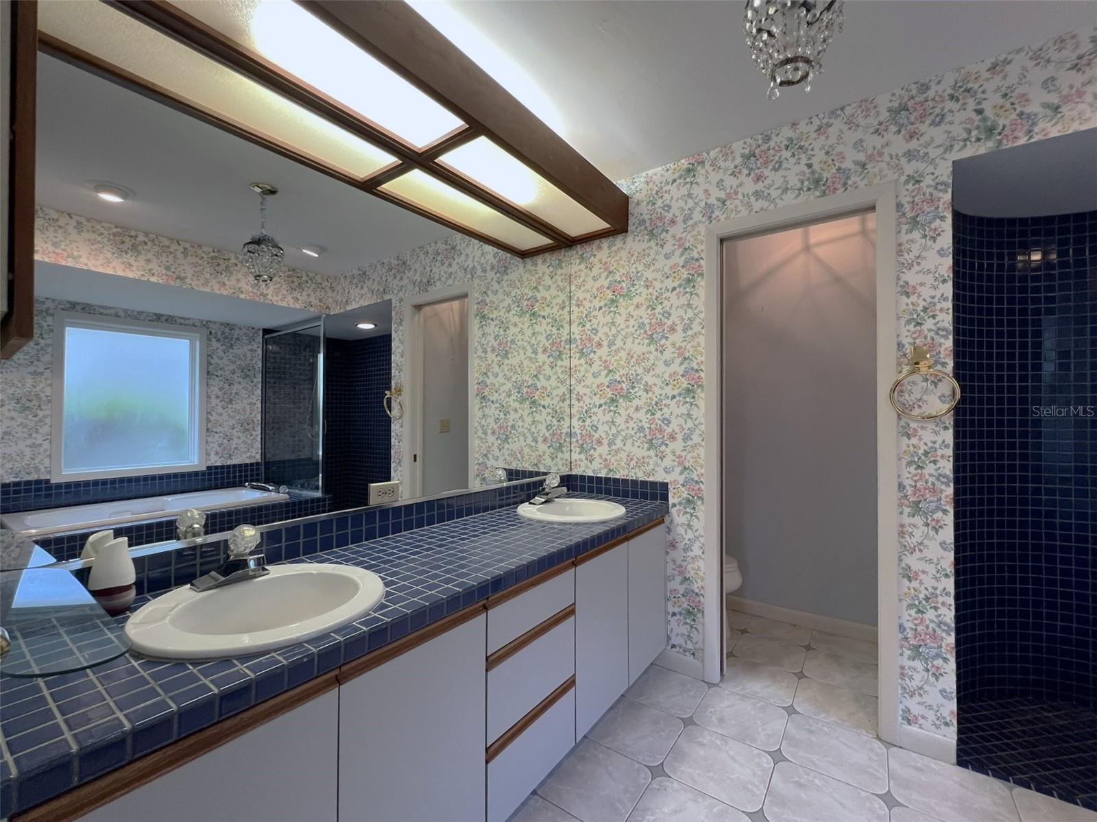 THERESA ARBOR - Residential