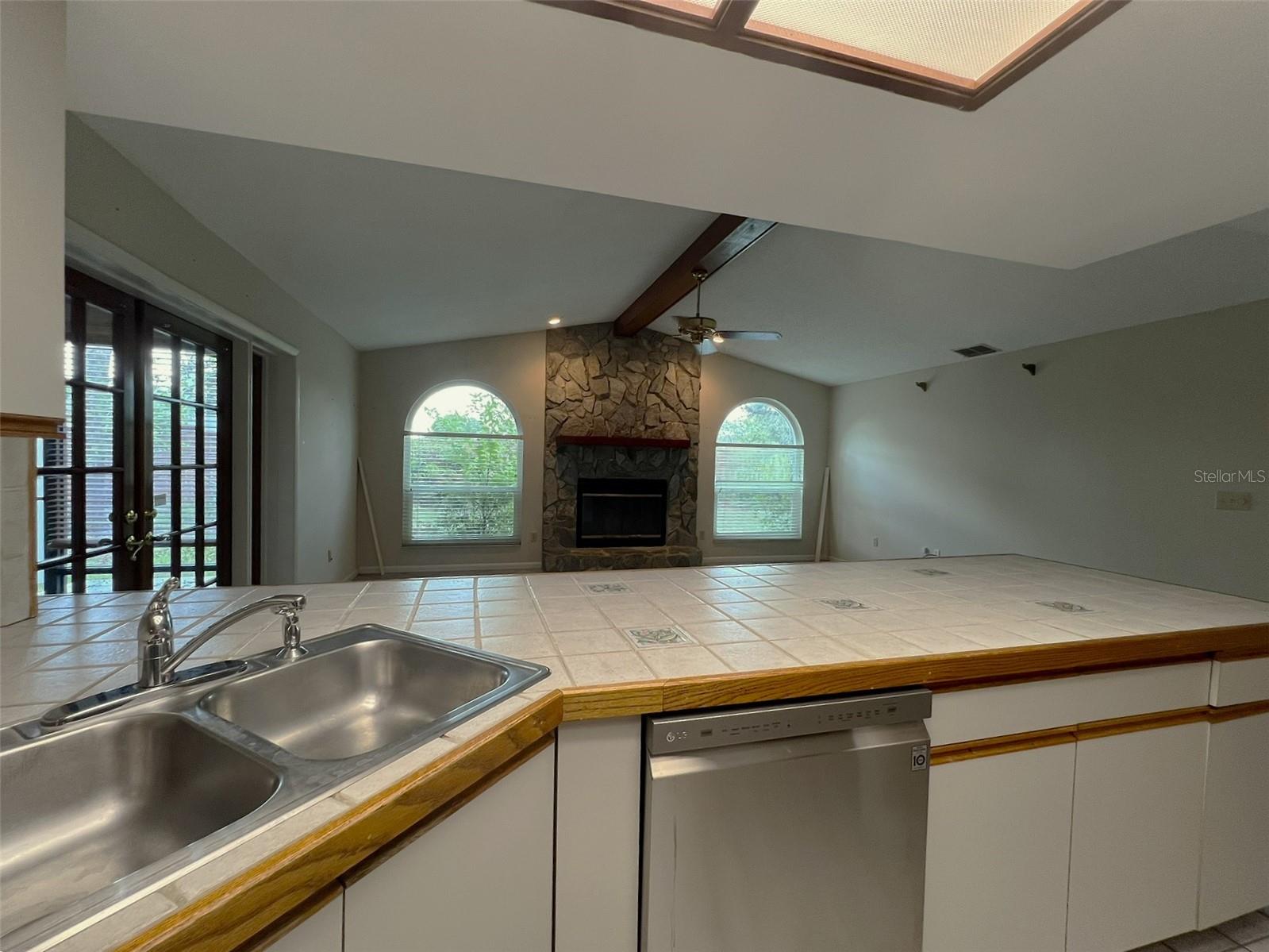 THERESA ARBOR - Residential