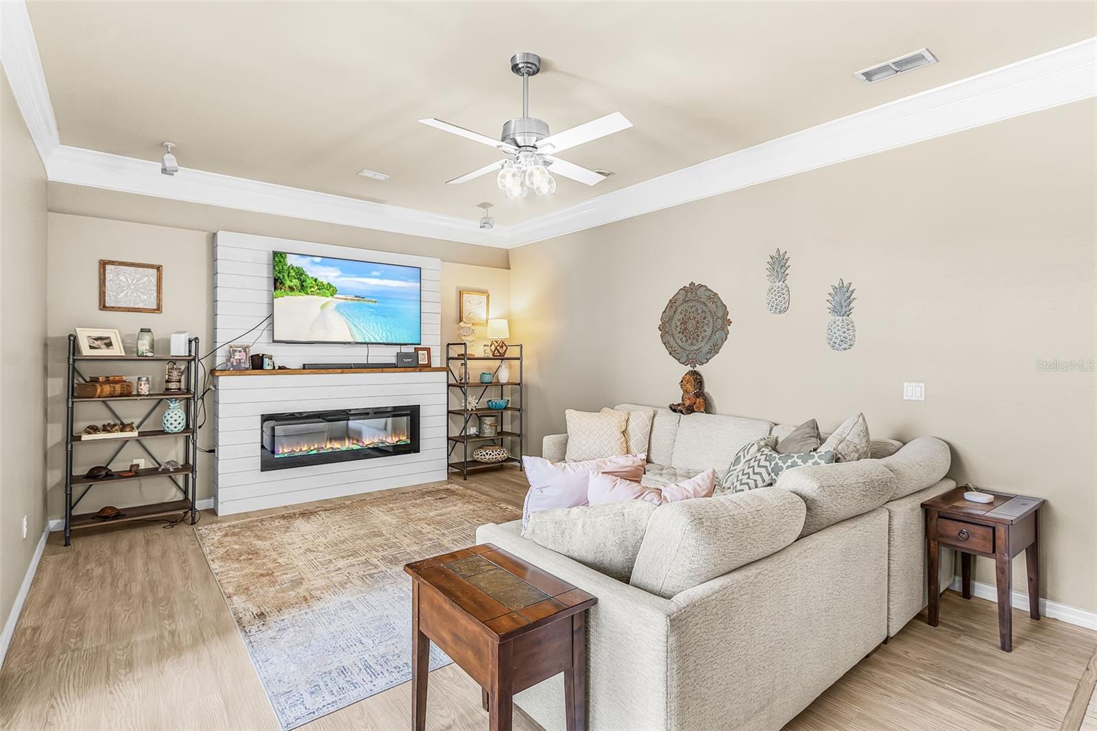 GATEWAY PH 11 - Residential