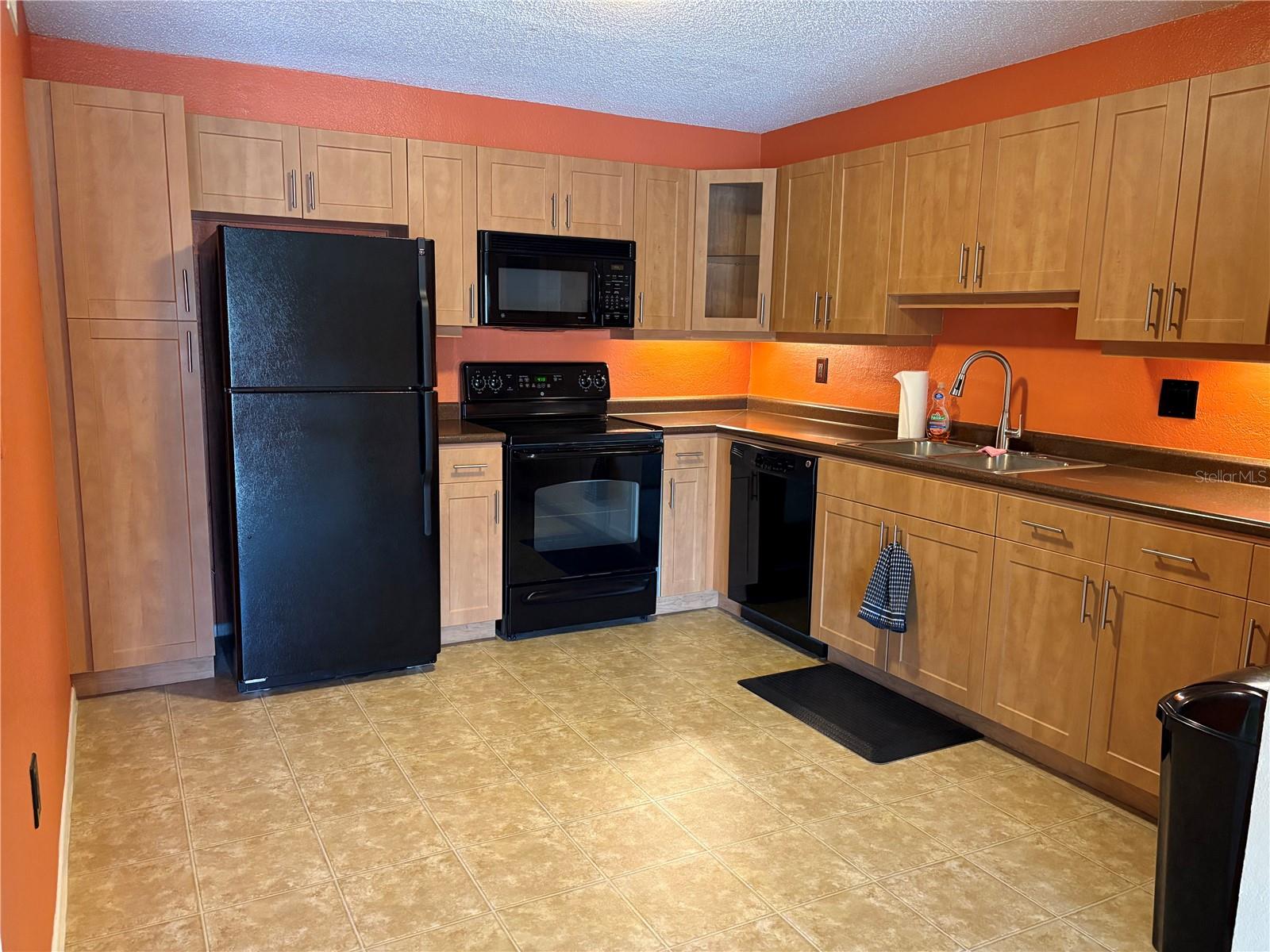 THE GALLERY AT BAYPORT CONDOMI - Residential Lease