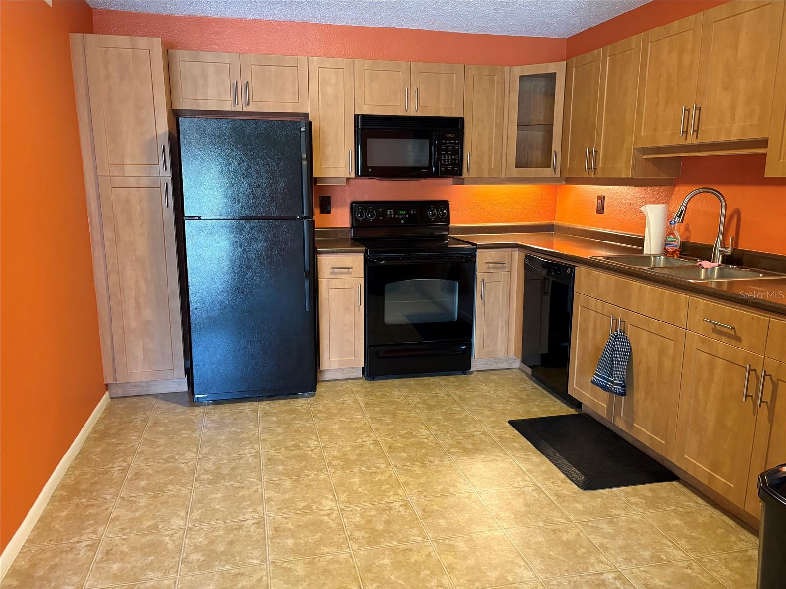 THE GALLERY AT BAYPORT CONDOMI - Residential Lease