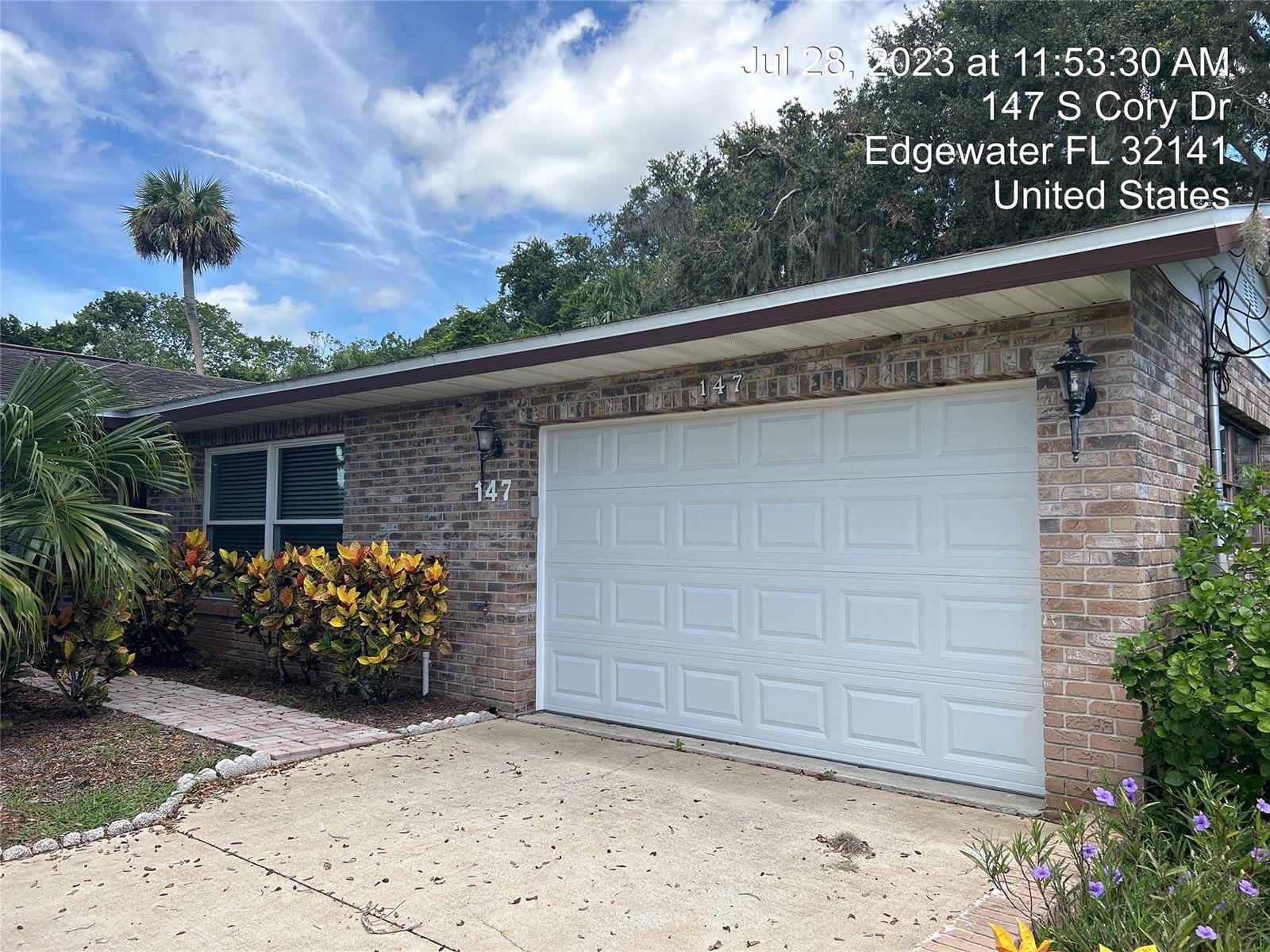 Very cute 2 bedroom / 2 bath home with a single car garage. Located in a quiet neighborhood.  Lease includes private boat ramp privileges.  Home is partially shaded and has central AC/Heat. Also has laundry room has washer and dryer, and optional AC.  Close to shopping and ready to move in.