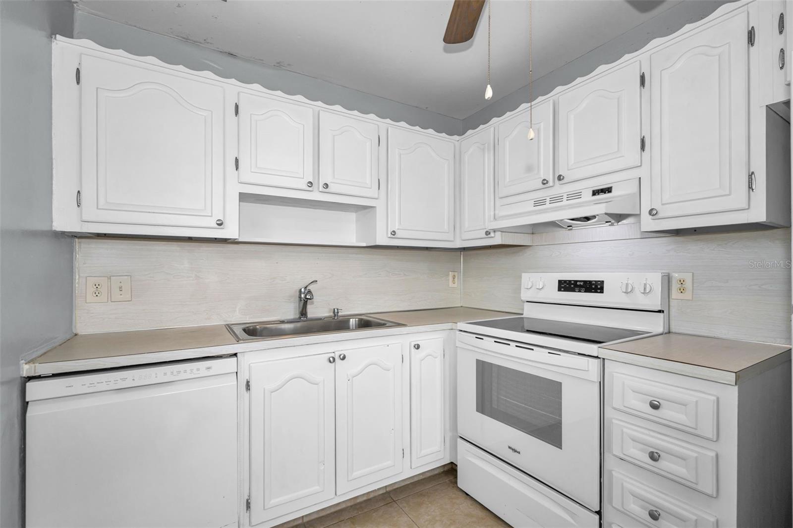 PARADISE POINTE WEST - Residential