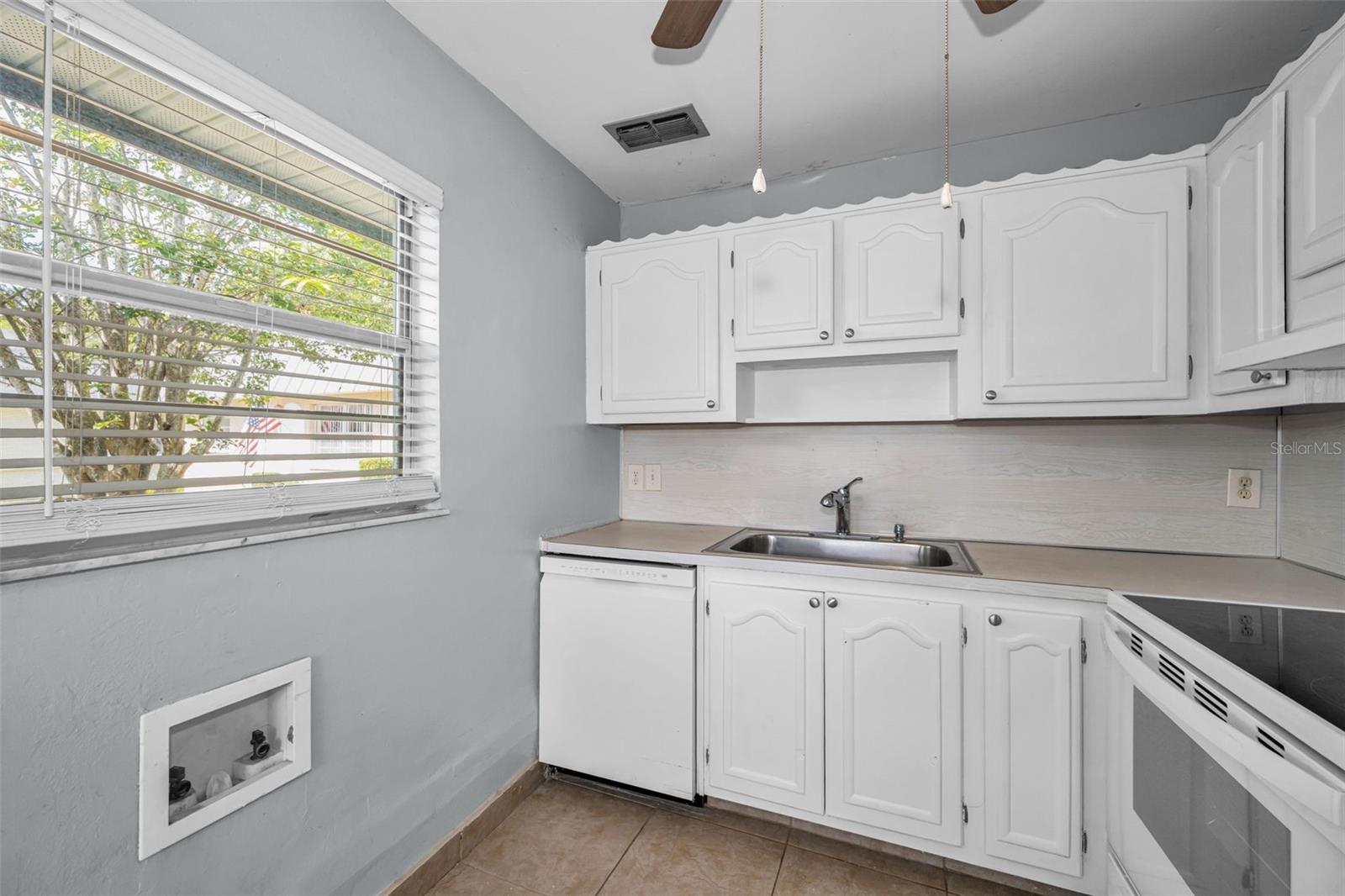 PARADISE POINTE WEST - Residential