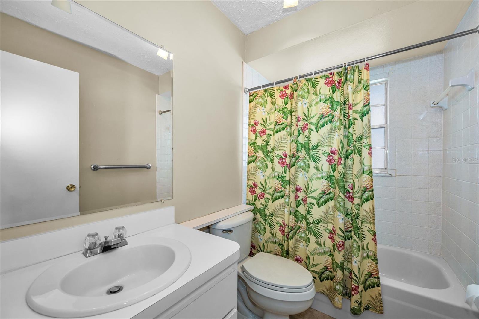 PARADISE POINTE WEST - Residential