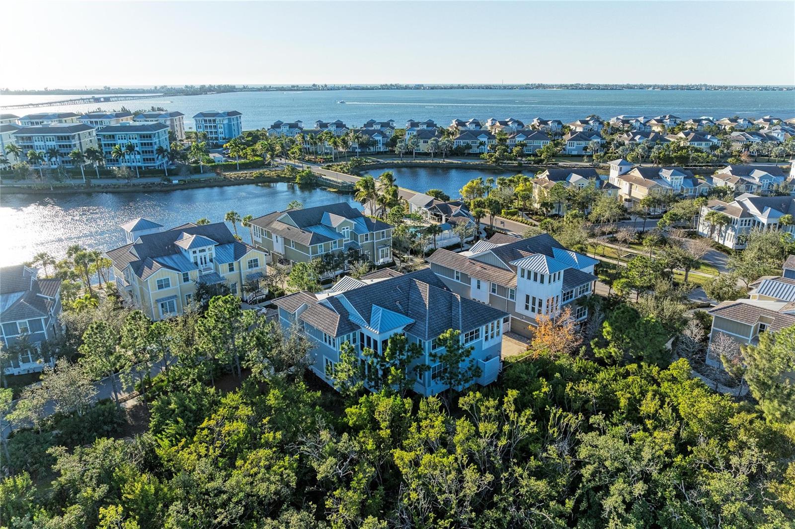 MANGROVE WALK ON HARBOUR ISLE PH 4 - Residential
