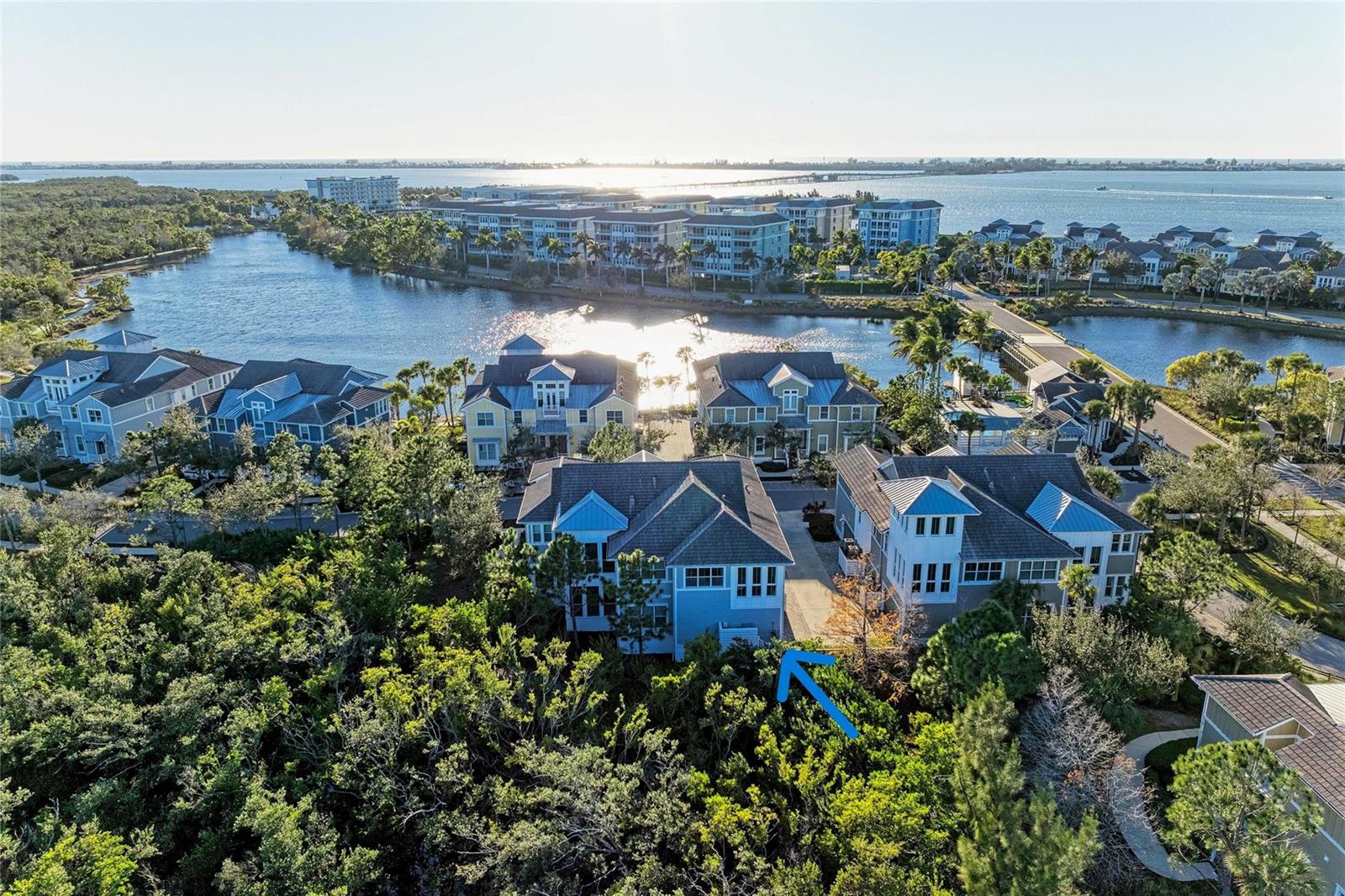MANGROVE WALK ON HARBOUR ISLE PH 4 - Residential