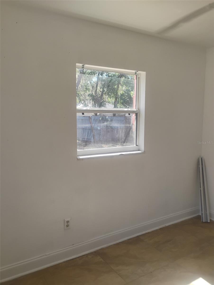 LINCOLN ESTATES 1ST ADD - Residential Lease