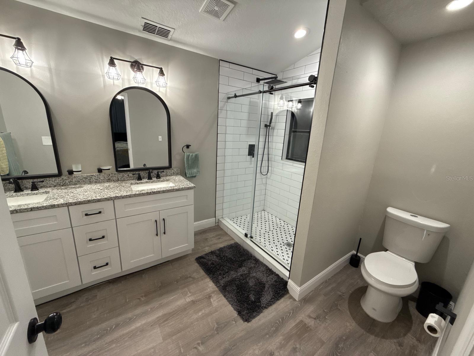 OAKS AT MILL RUN UNIT 2 THE - Residential