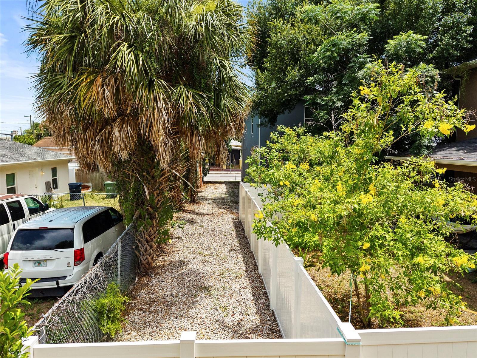 BANZA BANZA - Residential Lease