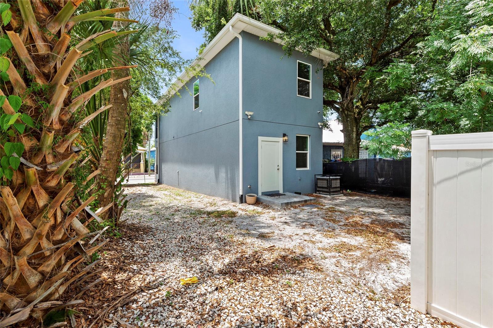 BANZA BANZA - Residential Lease