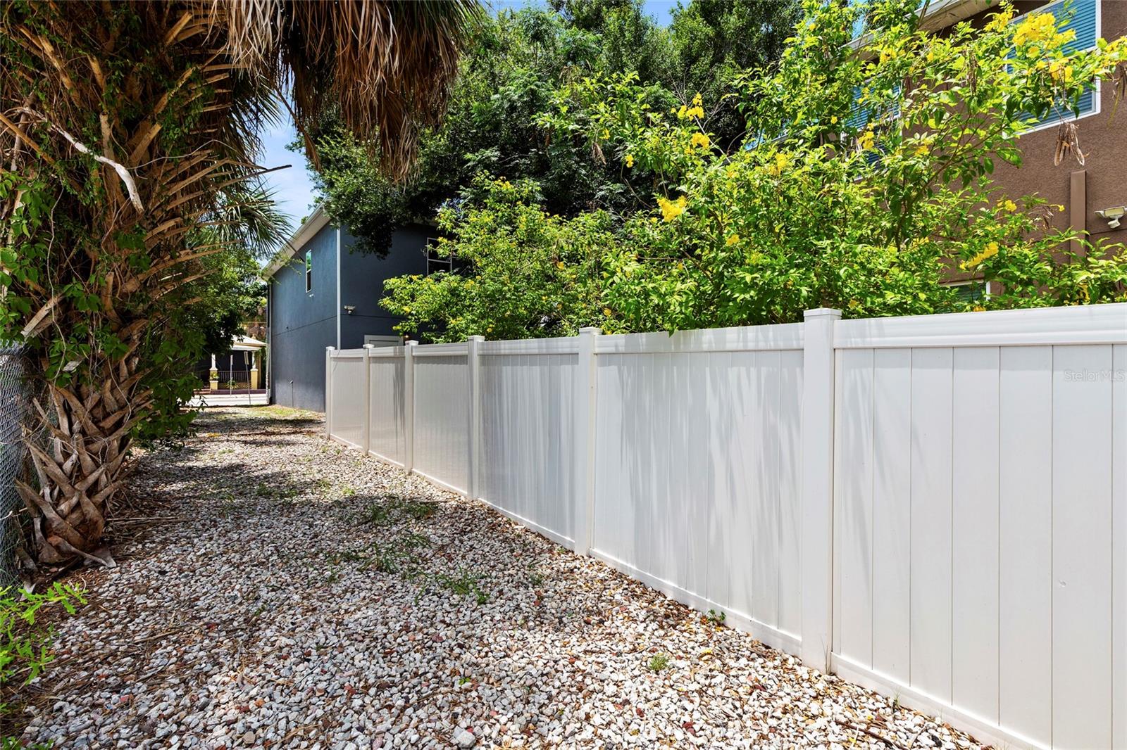 BANZA BANZA - Residential Lease