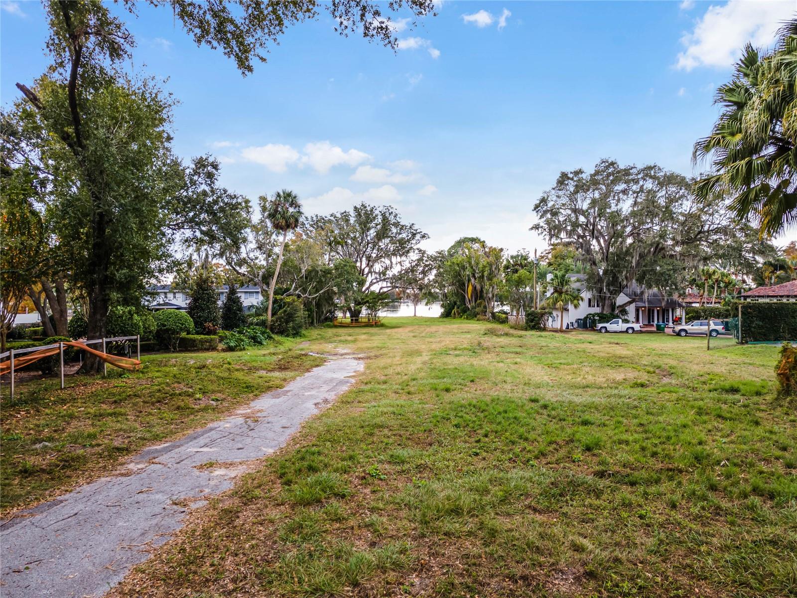 ADAMS GROVE - Land