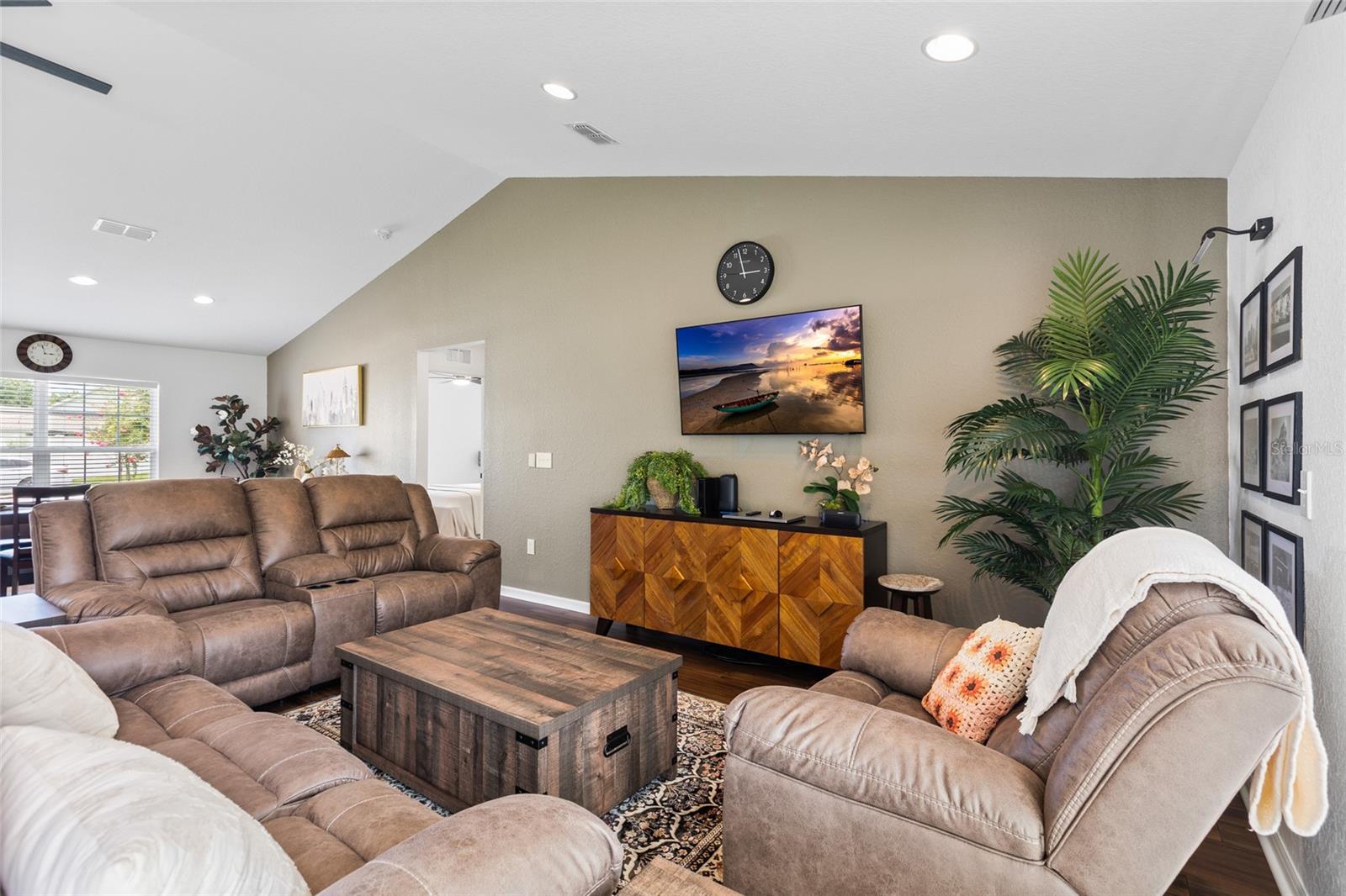 VILLAGE/GRESHAM FARMS - Residential