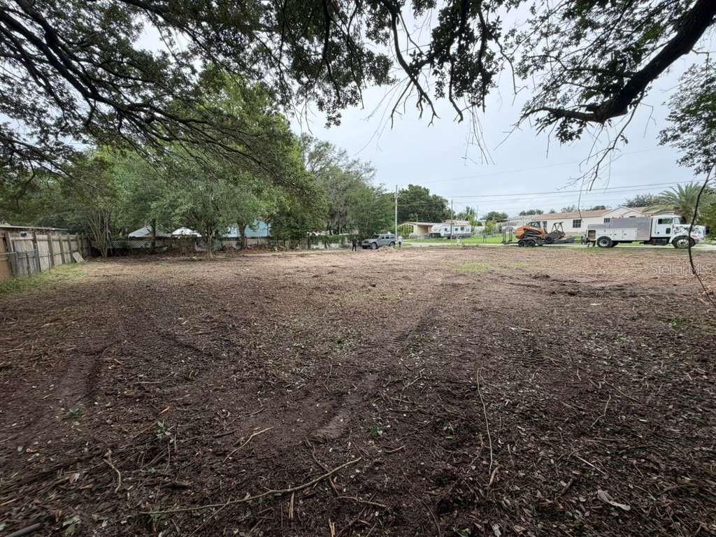 EMPTY LAND WITHOUT VEGETATION.
You can build multi-family houses. ZONING R4
It's a wonderful time to buy land! 
The construction of new homes and MANUFACTURED HOME is being planned in this area. 
An excellent lot to build your future home, or good for acquiring it from a builder or investor. 
It has paved streets and electrical supply in the area. 
Located near Lake Weir.