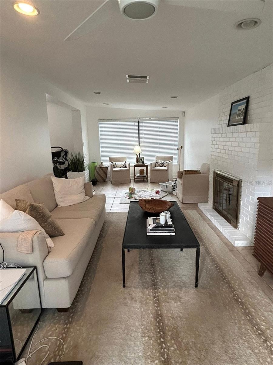 OAKELLARS - Residential Lease