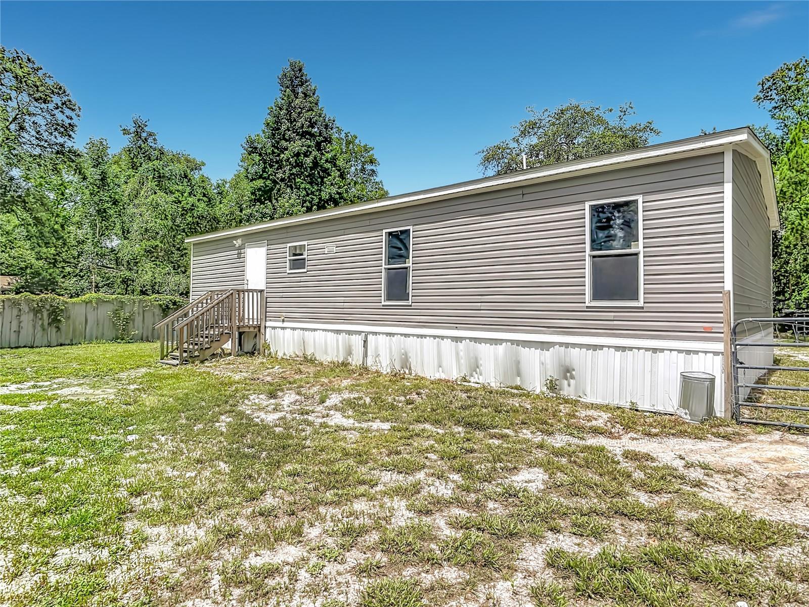 PINE LAKES - Residential