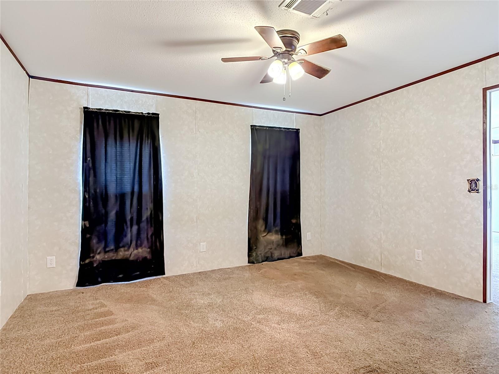PINE LAKES - Residential