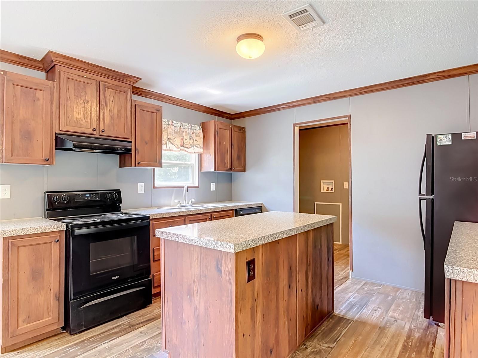 PINE LAKES - Residential