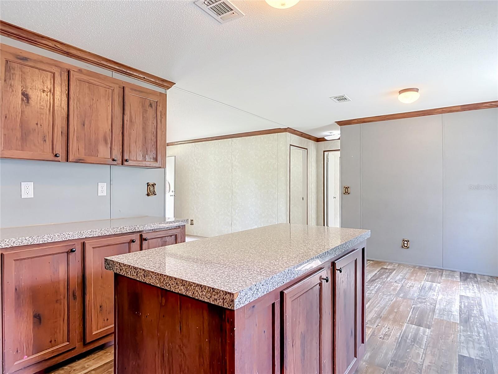 PINE LAKES - Residential