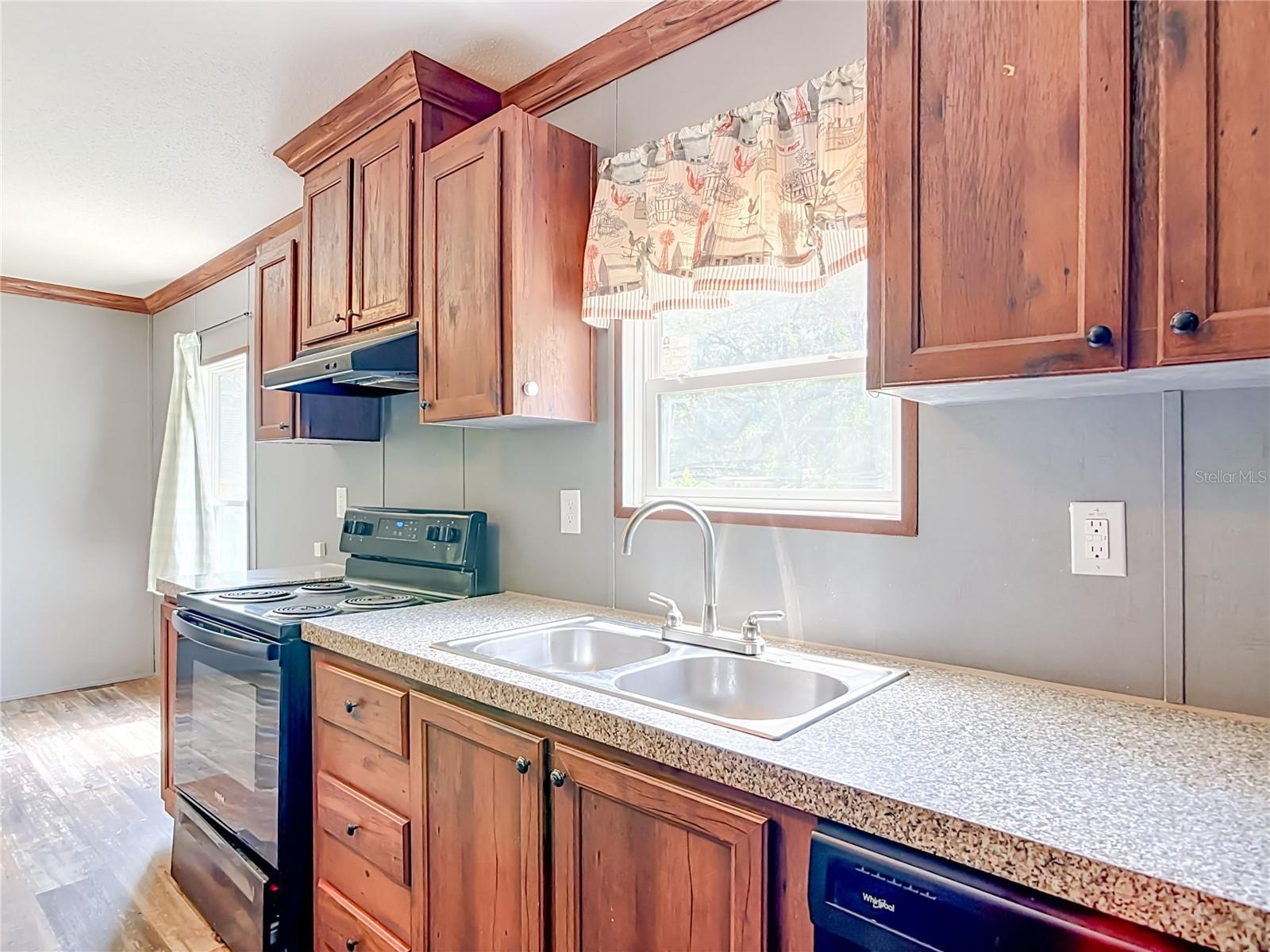 PINE LAKES - Residential
