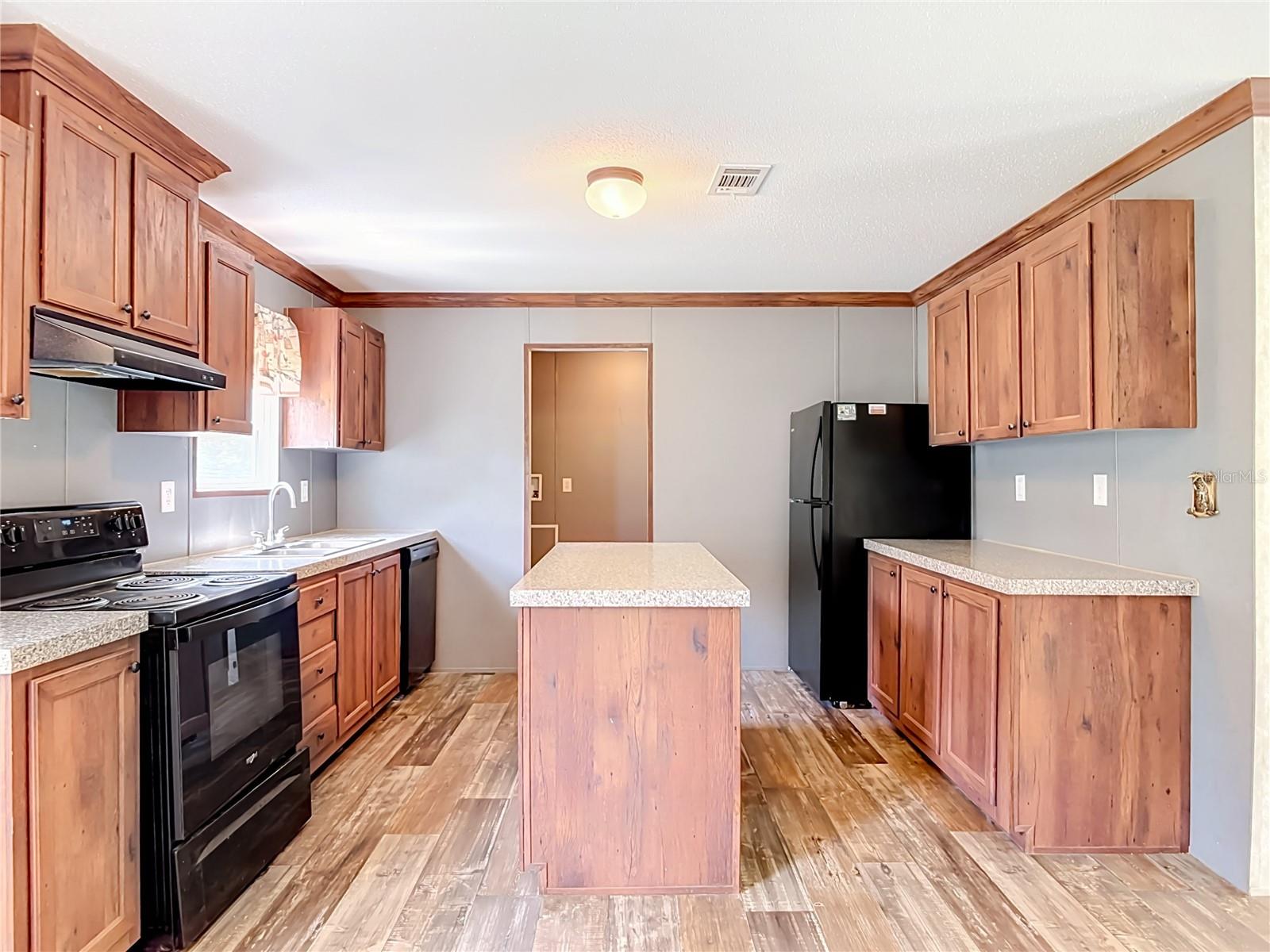 PINE LAKES - Residential