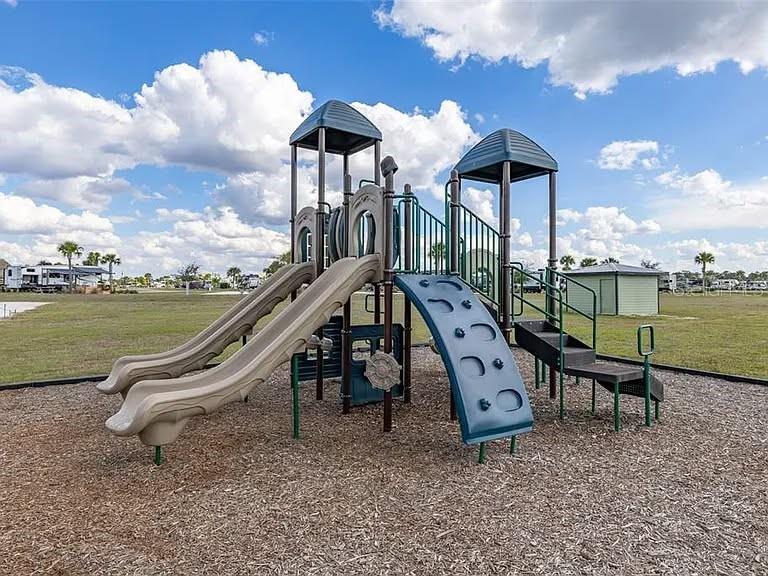 RESORT/CANOPY OAKS - Land