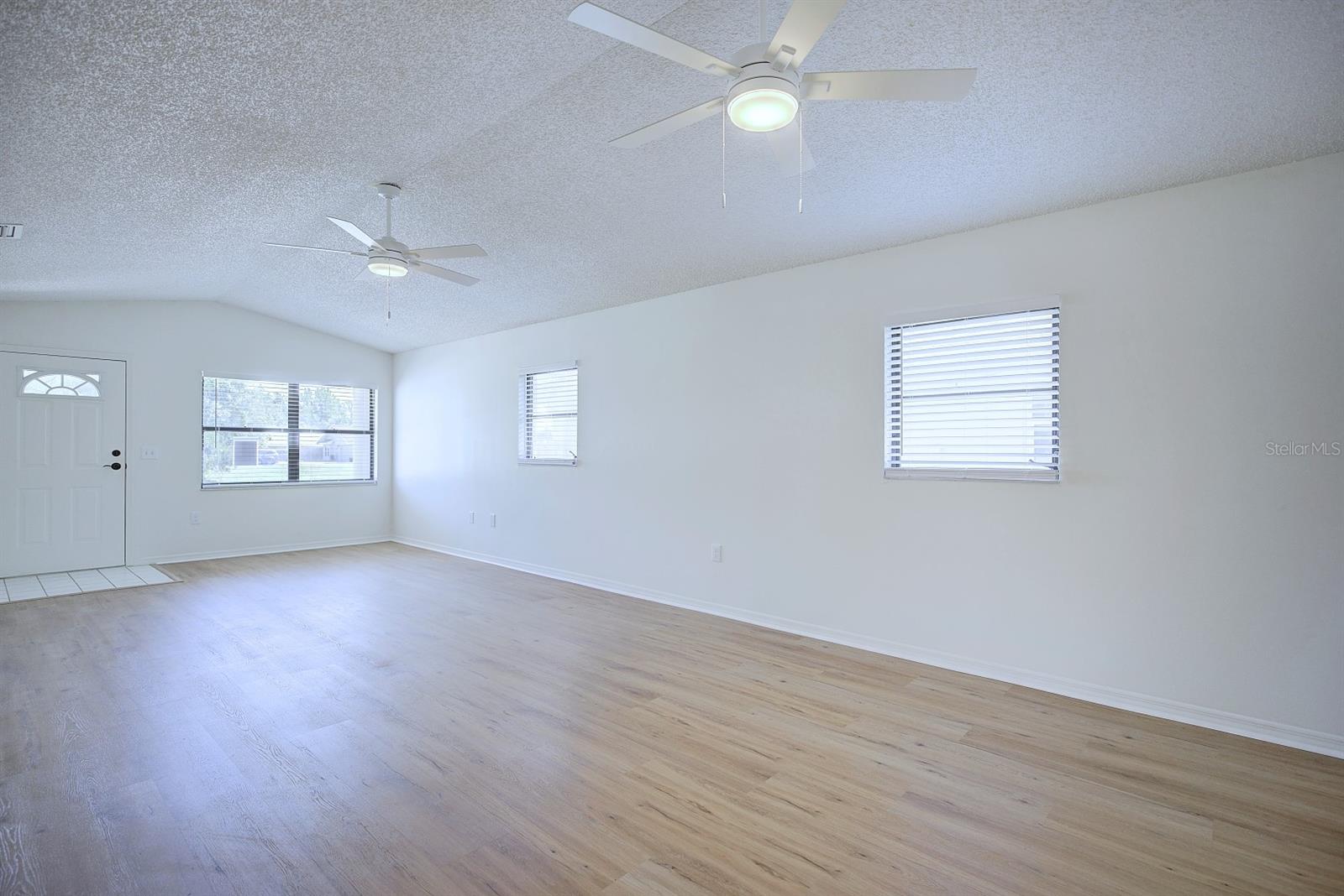 SILVER OAKS VILLAS APT 5 - Residential