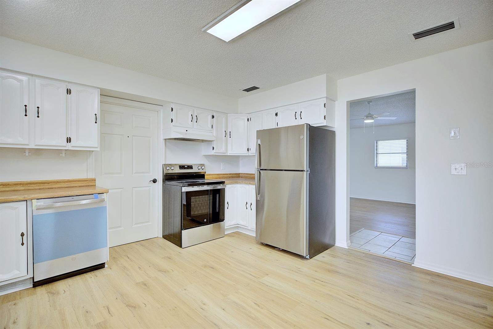 SILVER OAKS VILLAS APT 5 - Residential