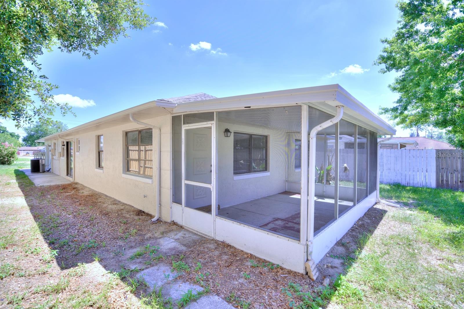 SILVER OAKS VILLAS APT 5 - Residential