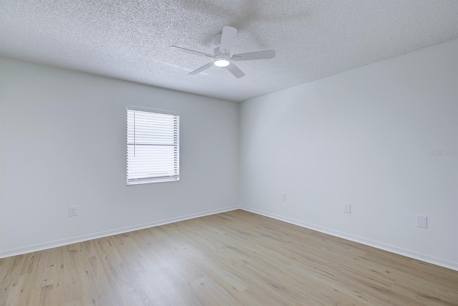 SILVER OAKS VILLAS APT 5 - Residential