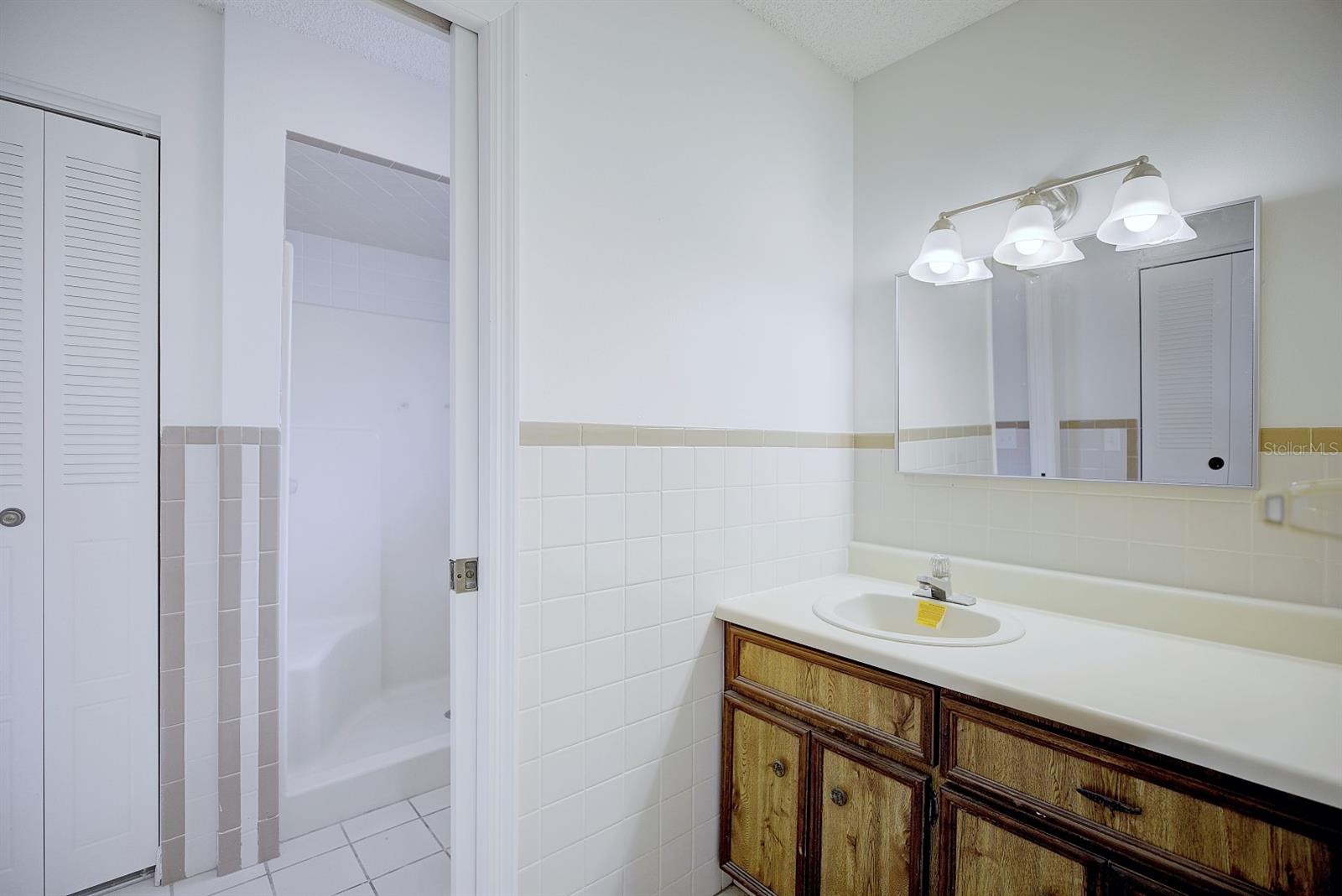 SILVER OAKS VILLAS APT 5 - Residential