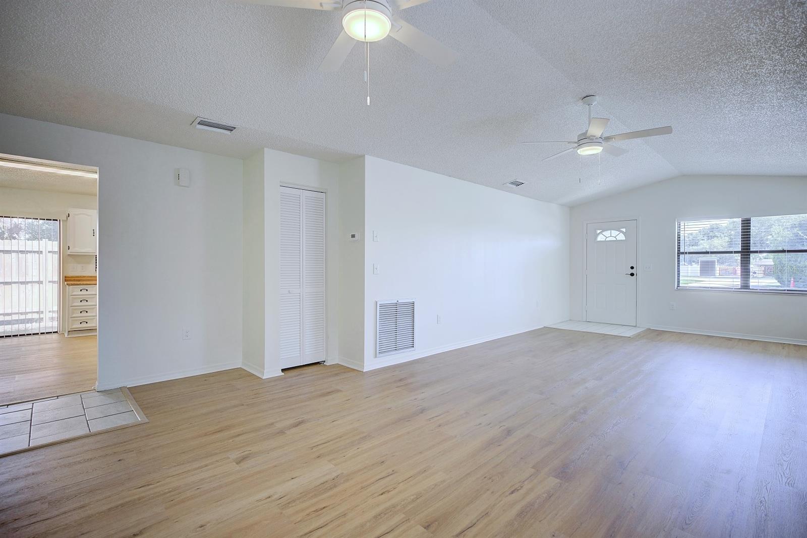 SILVER OAKS VILLAS APT 5 - Residential