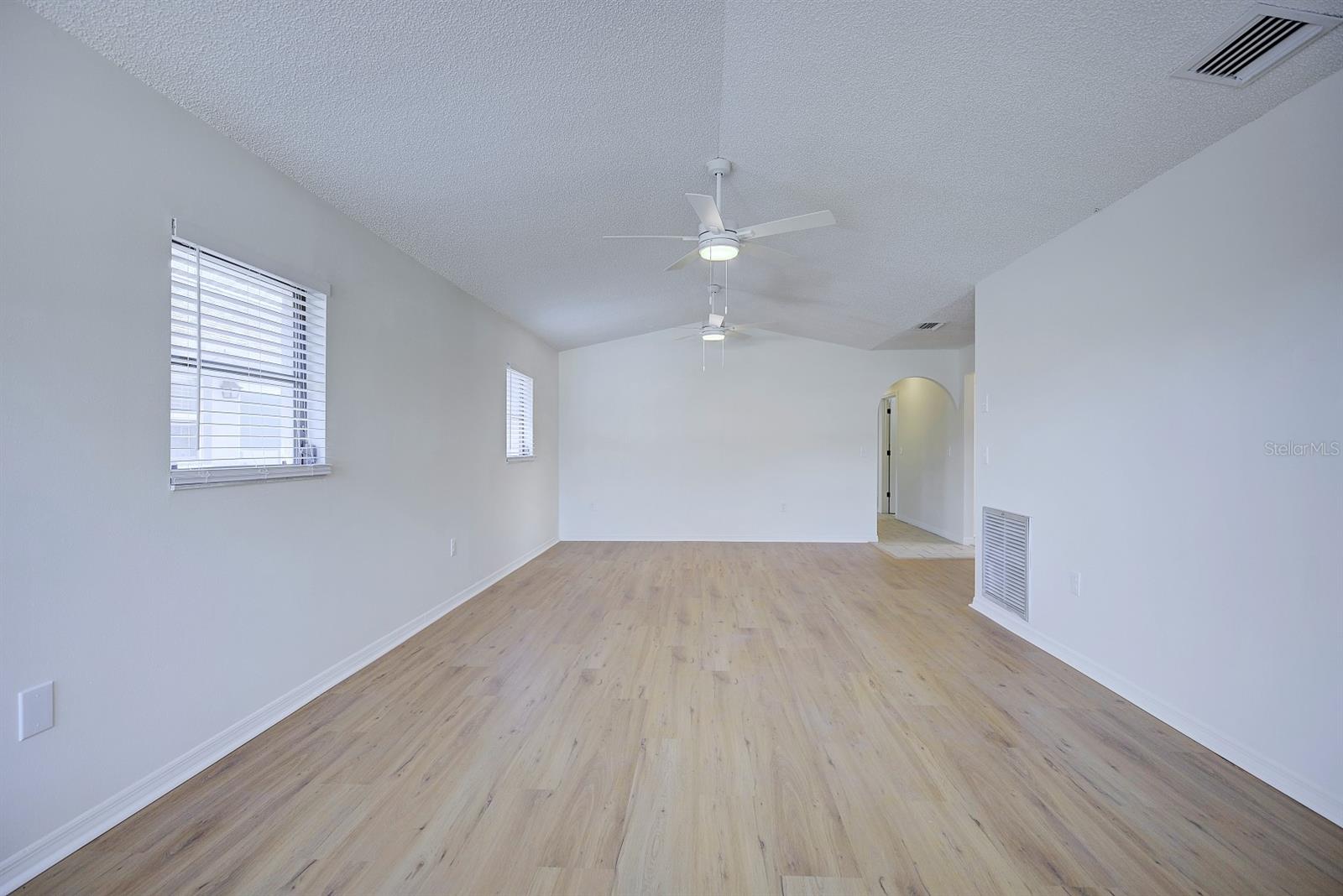 SILVER OAKS VILLAS APT 5 - Residential