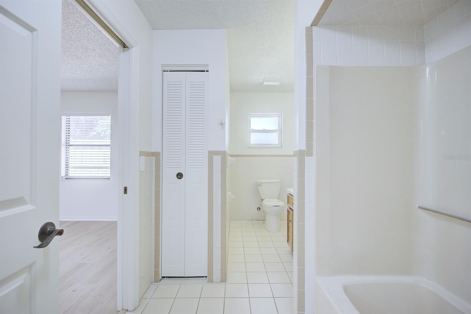 SILVER OAKS VILLAS APT 5 - Residential