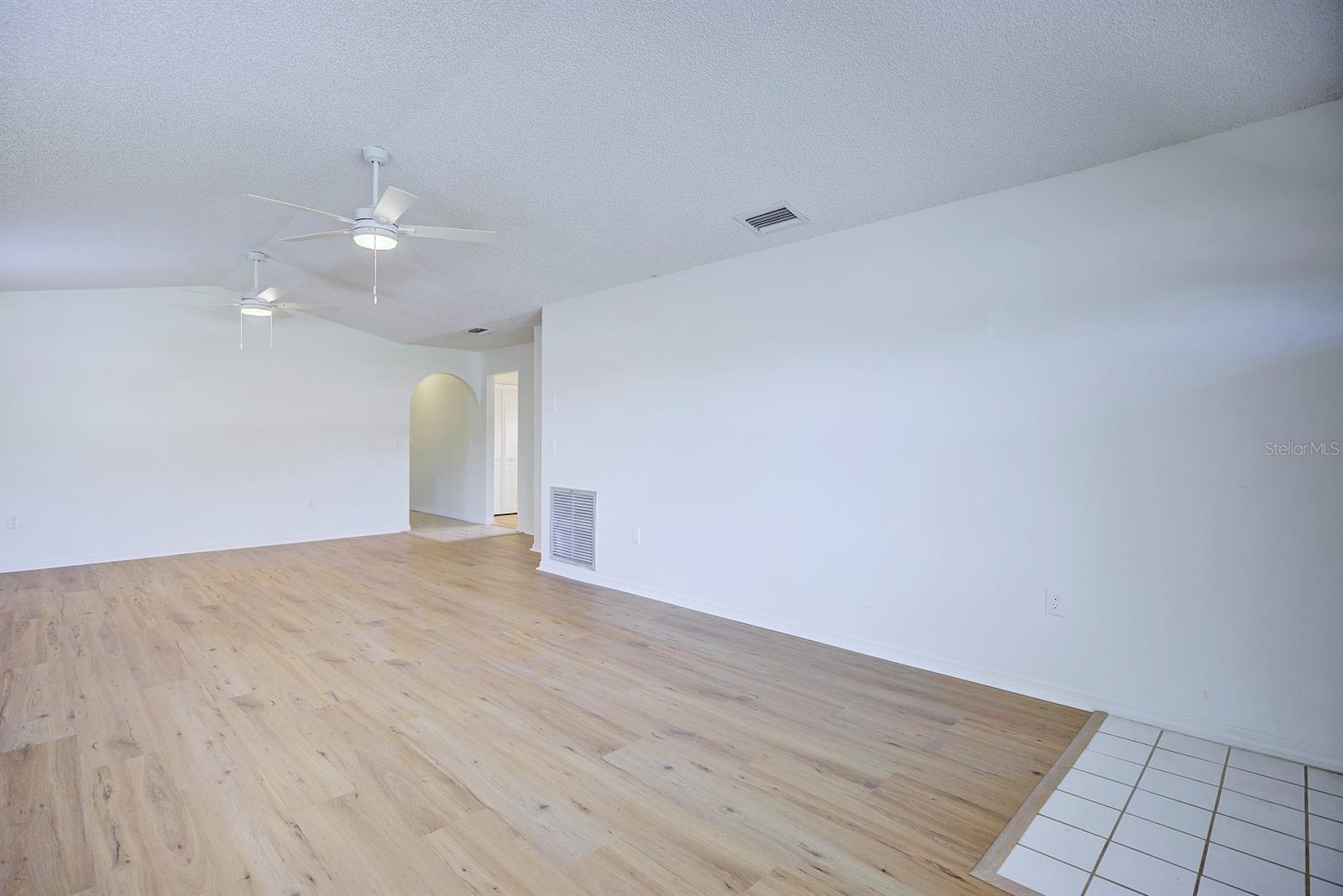 SILVER OAKS VILLAS APT 5 - Residential