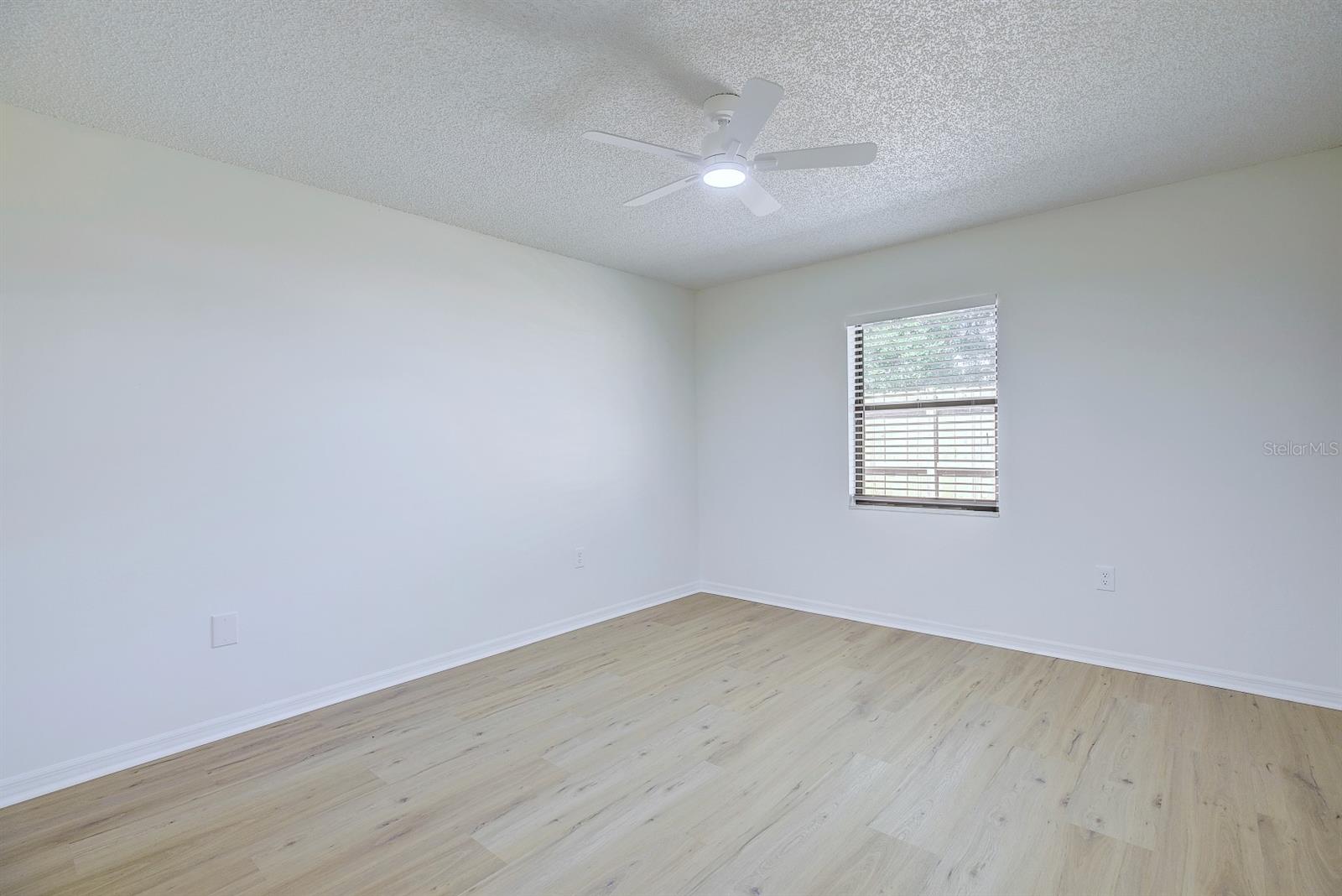 SILVER OAKS VILLAS APT 5 - Residential