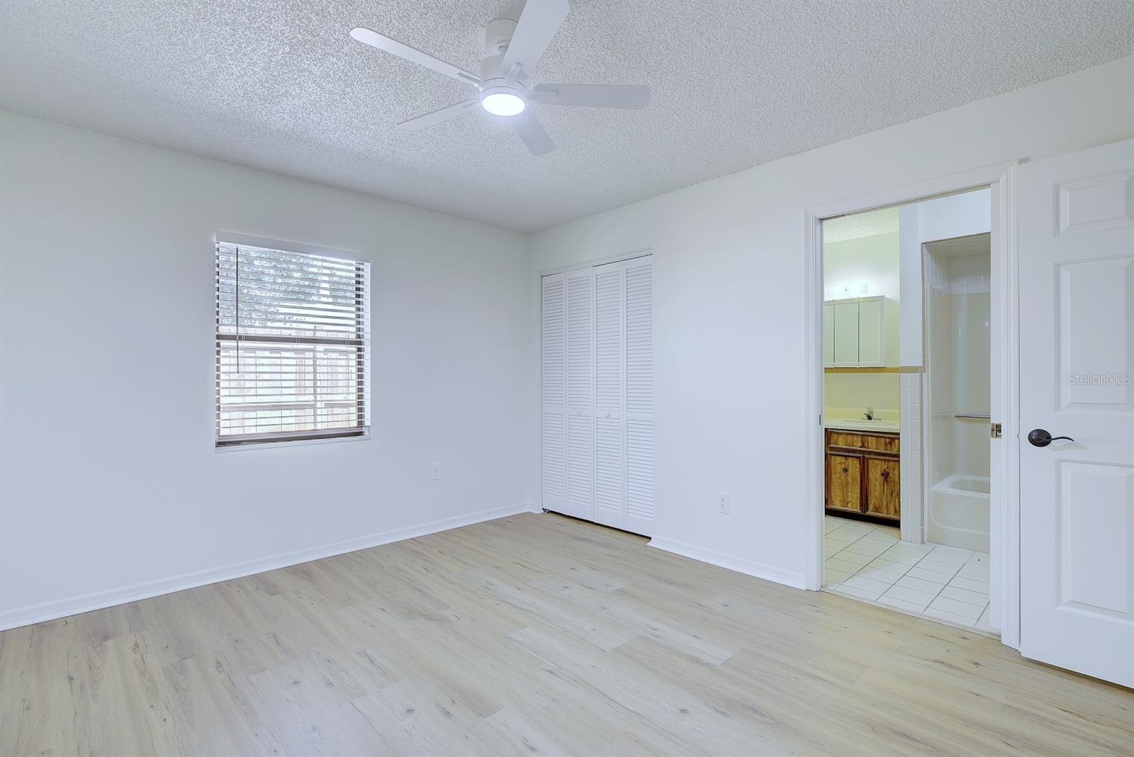 SILVER OAKS VILLAS APT 5 - Residential