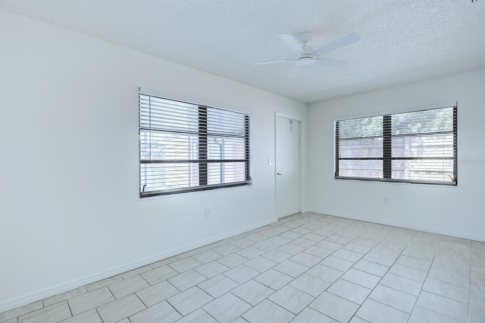 SILVER OAKS VILLAS APT 5 - Residential