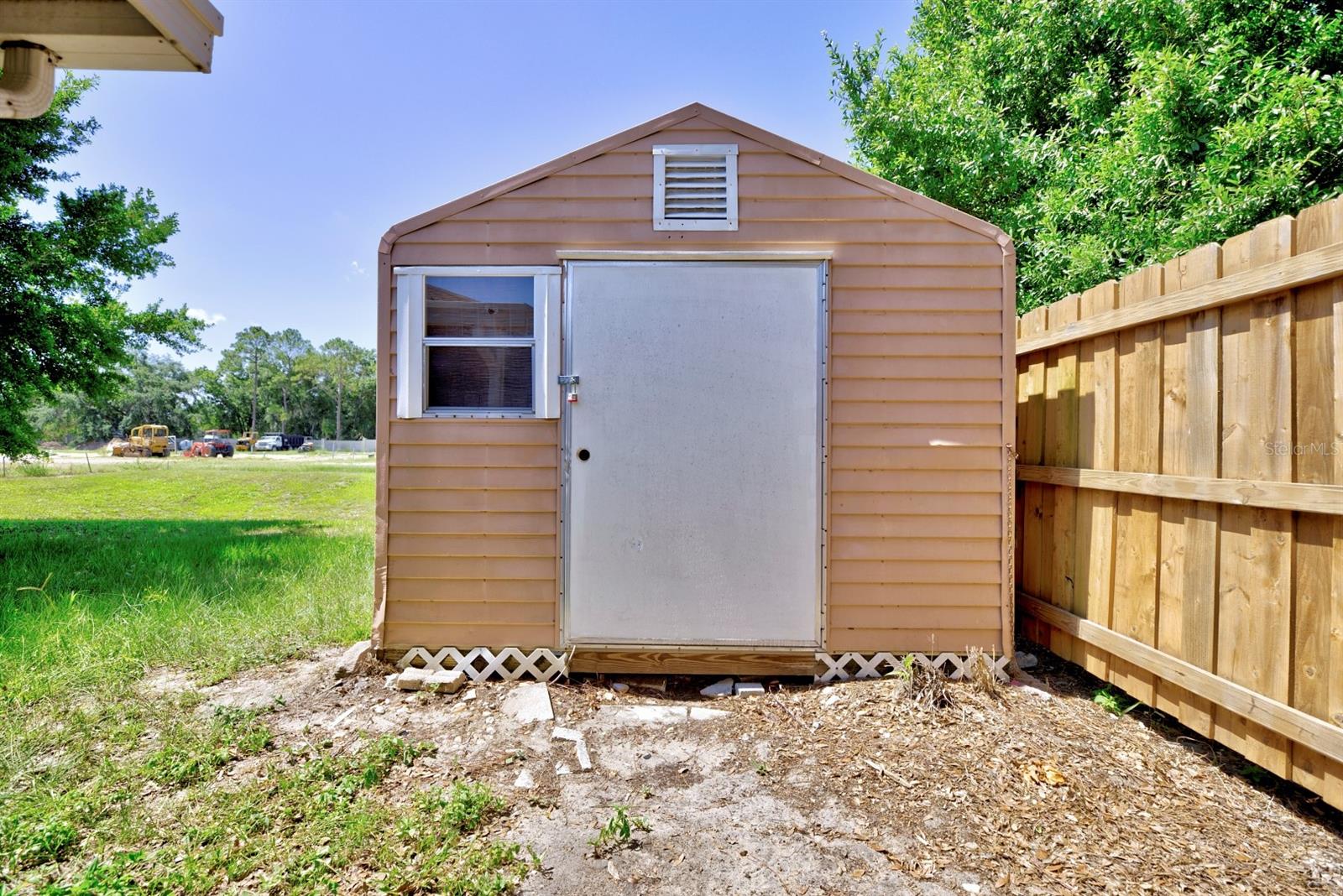 SILVER OAKS VILLAS APT 5 - Residential
