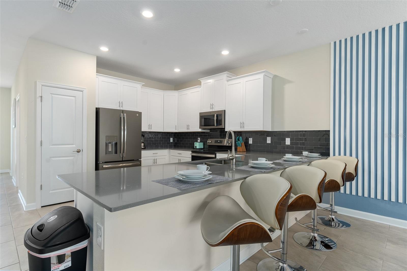 COVE AT STOREY LAKE II - Residential