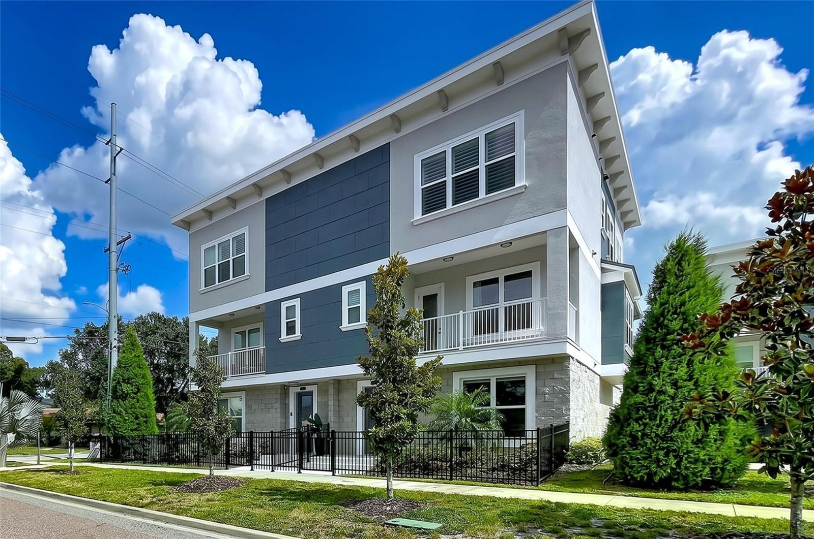 ROLAND STREET TWNHMS - Residential