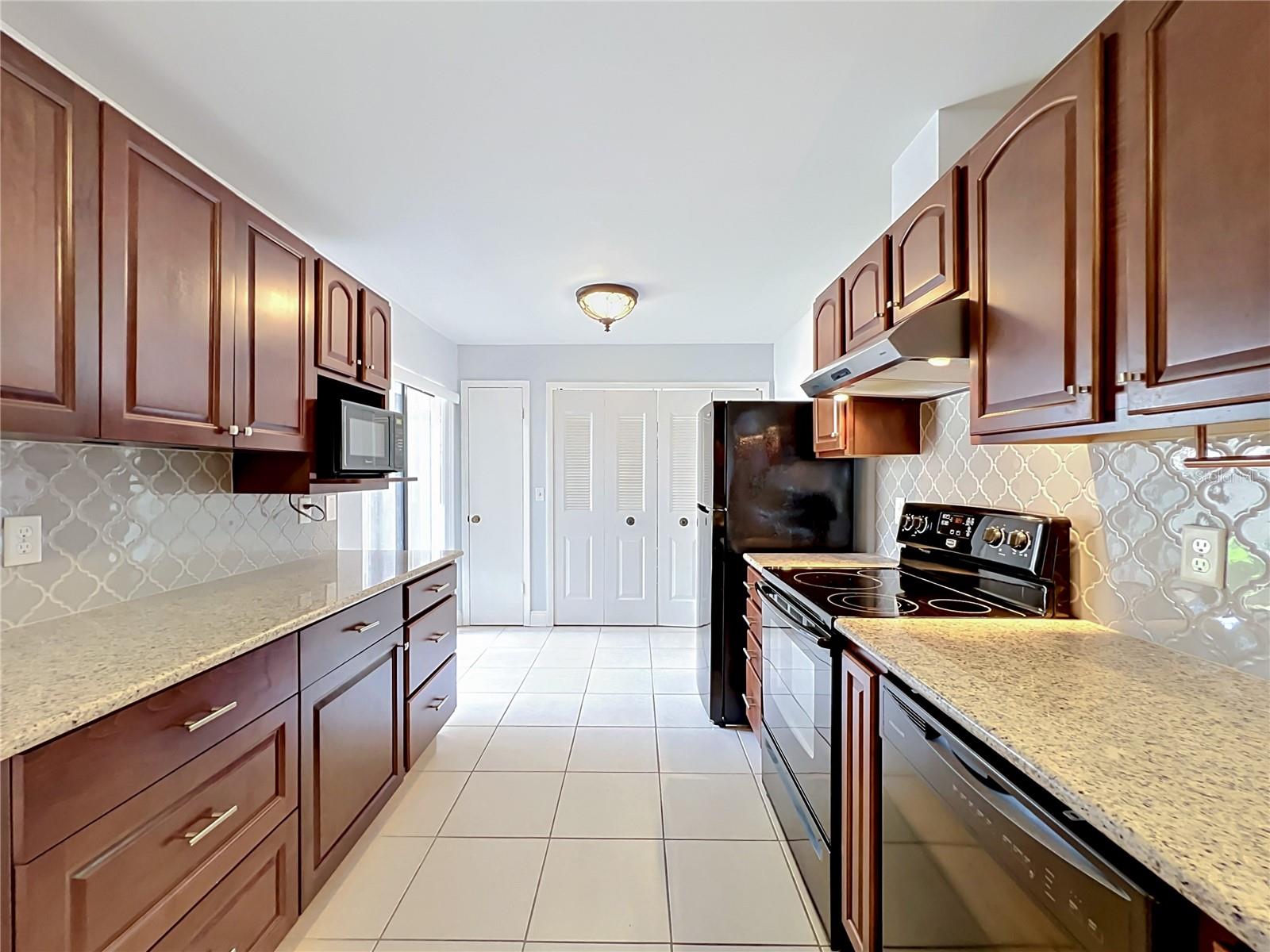 LAKE OF THE WOODS SEC 10 TWNHS - Residential