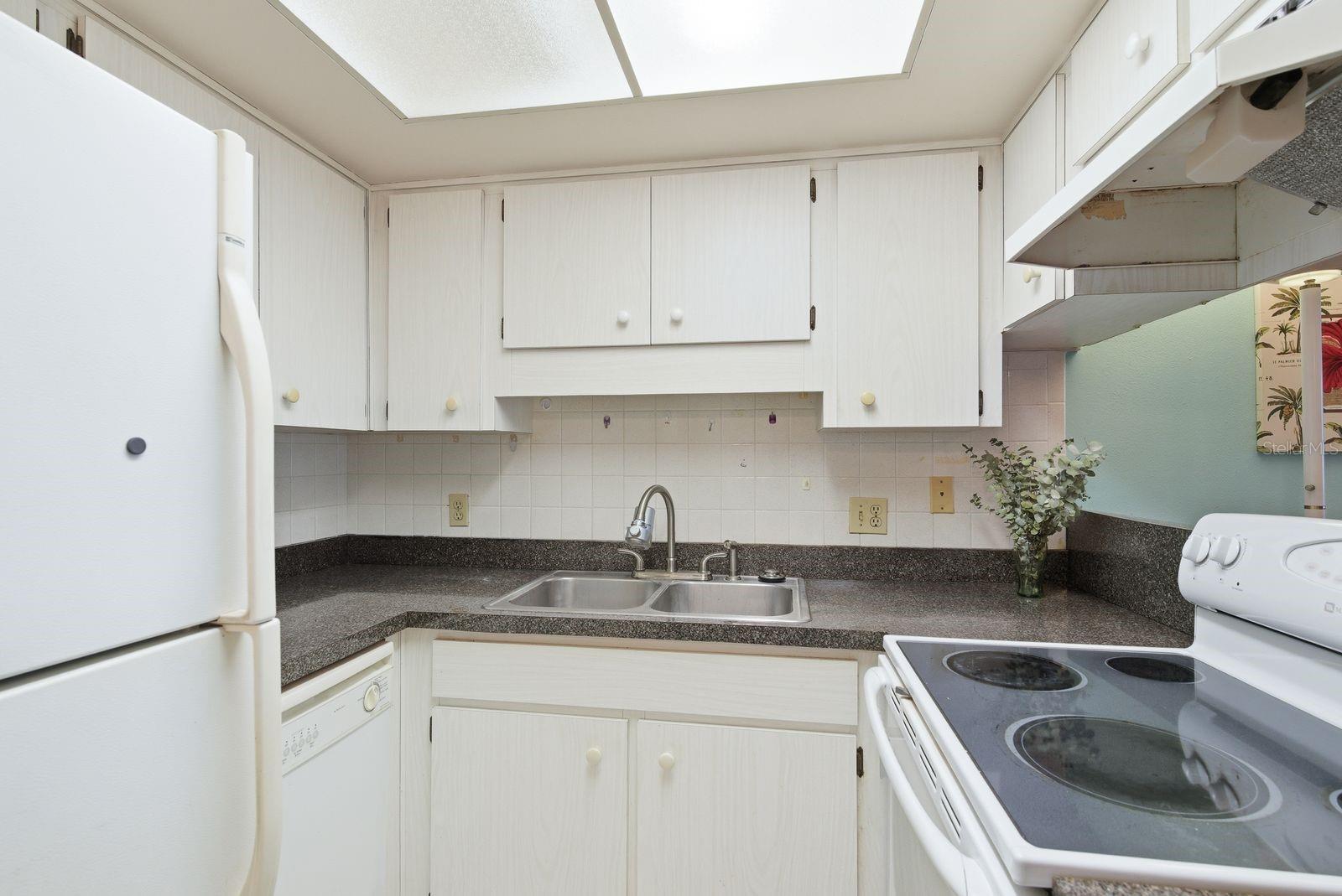 TAHITIAN GARDENS CONDO - Residential