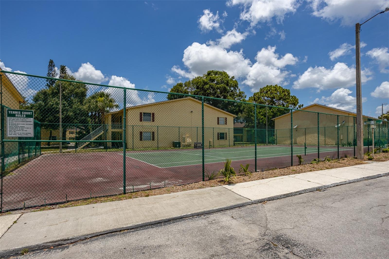 THE GREENS OF TOWNN COUNTRY - Residential