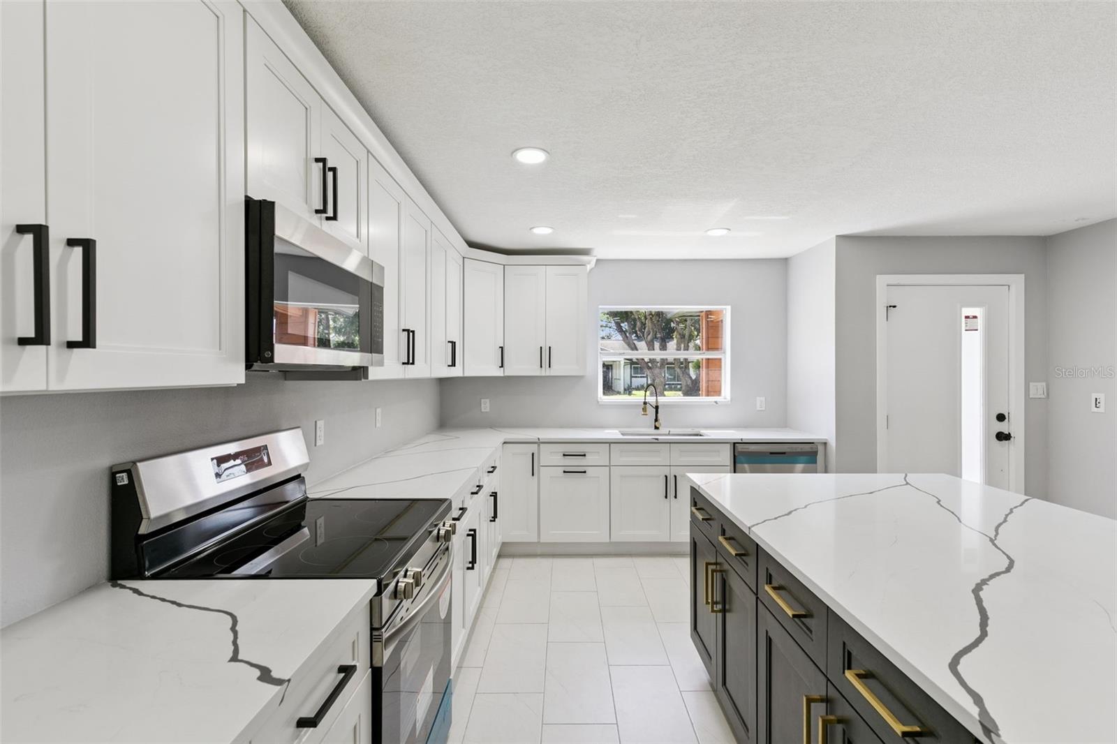 WINDMILL POINTE - Residential